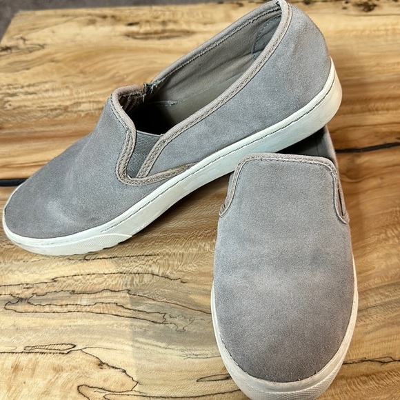 Sorel slip on suede shoes - Picture 1 of 8